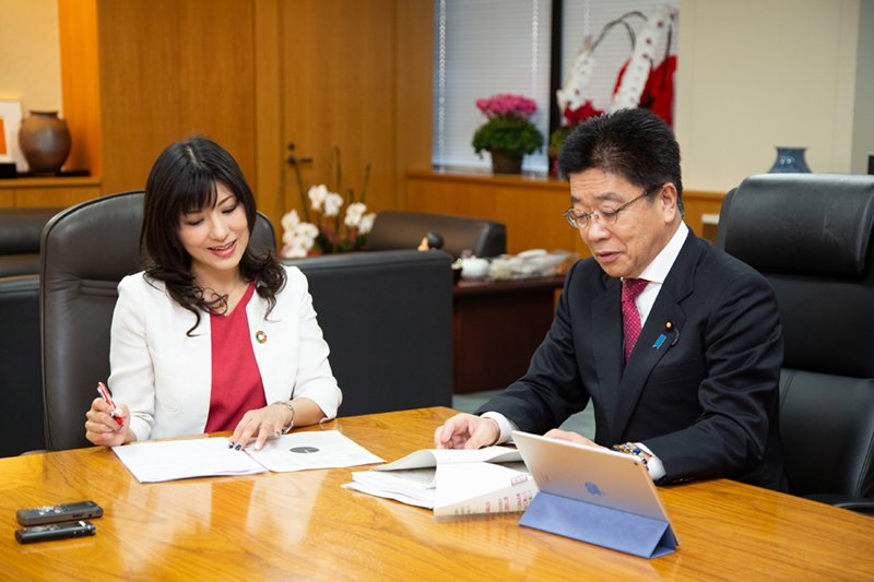 働き方改革を実現させた、加藤勝信厚労相が明かす「苦労」と「手応え」