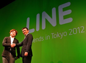 KDDIが「LINE」と提携し<br />問われる通信事業者の姿勢