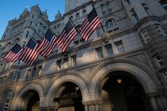 トランプ一族、首都ワシントンのホテルを427億円で売却へ