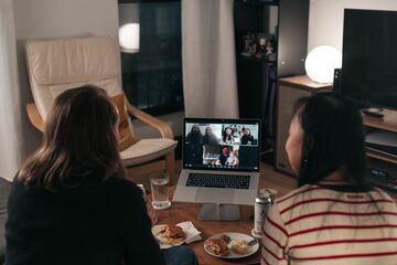 米ズームの「ハッピーアワー」まだ終わらない
