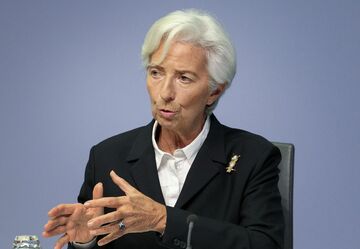 ECB、経済対策強化　債券購入1.35兆ユーロに拡大