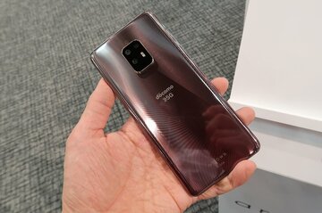 富士通久々のハイエンドはミリ波対応の機能マシマシ「arrows 5G」