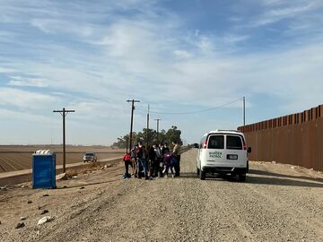 米への不法移民、中産階級はメキシコに飛び越境