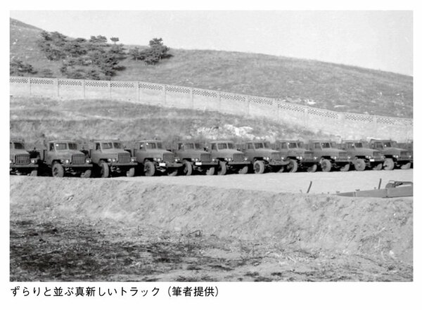 ずらりと並ぶ真新しいトラック
