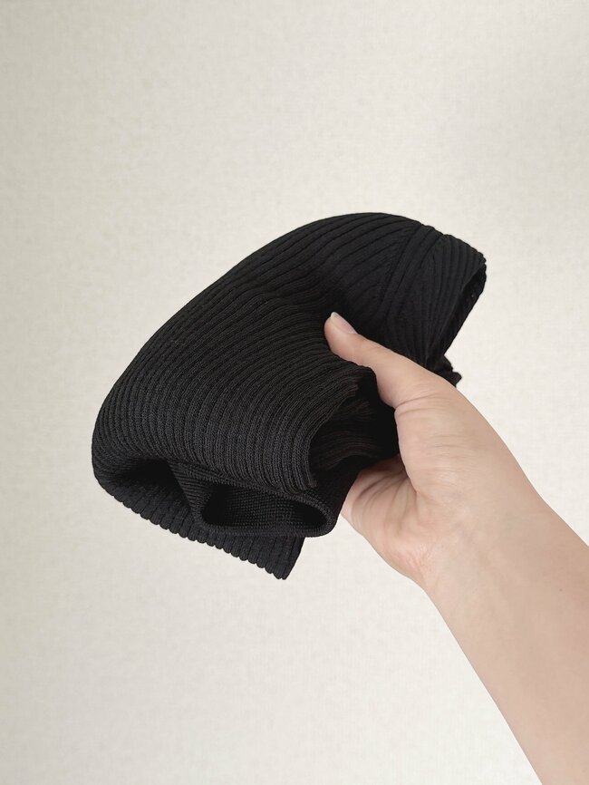 「マイナス5kg見え」「2枚買いした」ユニクロの“着痩せトップス”が色違いも欲しくなるオシャレさ！「シワにならないから最高」《購入レビュー》