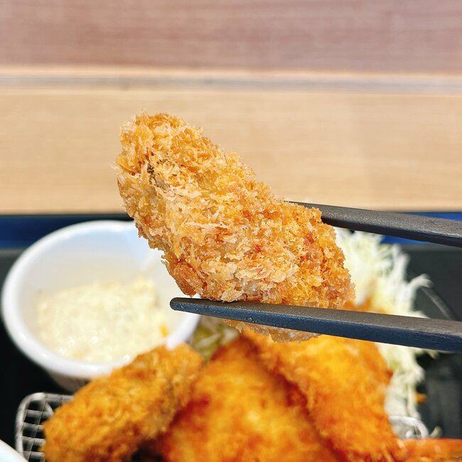 エビフライの大きさにビックリ…！松のやの「揚げ物てんこ盛りメニュー」旨みがスゴくて米が止まらない！