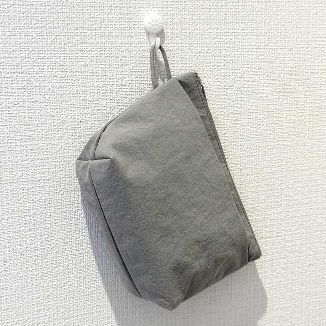 「バッグに毎日入れてる」無印良品の“収納力ばつぐんポーチ”コスメをまるっと収納できて頼りになる！ 「持ち歩きたいものは全て入る」「あまりにも良くて買い増した」 《購入レビュー》