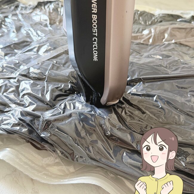 厚手のアウターがぺちゃんこに…！3COINSの“天才収納グッズ”でクローゼットがすっきりした！「スペースができてありがたい！」「衣替え時に役立つ」