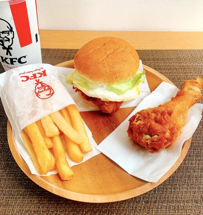 「まじで美味すぎ」「腹一杯」ケンタッキーの“よくばりすぎるセット”味もボリュームも大満足!「ボリューミィーでうまうま」《実食レビュー》