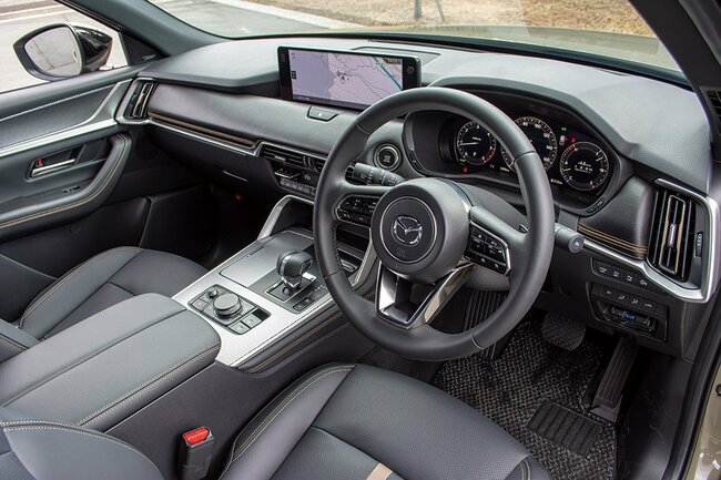 CX-60 XDハイブリッドTrekkerインパネ