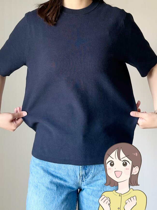 「夫婦で色違いを購入」「3枚購入しました」ユニクロの“高見えトップス”たっぷり着回せるのがお気に入り！「半袖でもきちんと感が出る」【購入レビュー】