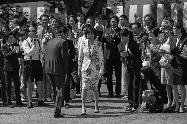 昨年4月21日、東京・新宿御苑での「桜を見る会」に姿を見せた首相の安倍晋三