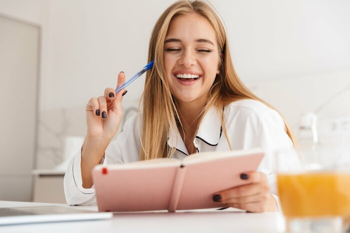 【書くだけで人生が変わる】頭のいい人の「1分ノート術」とは?