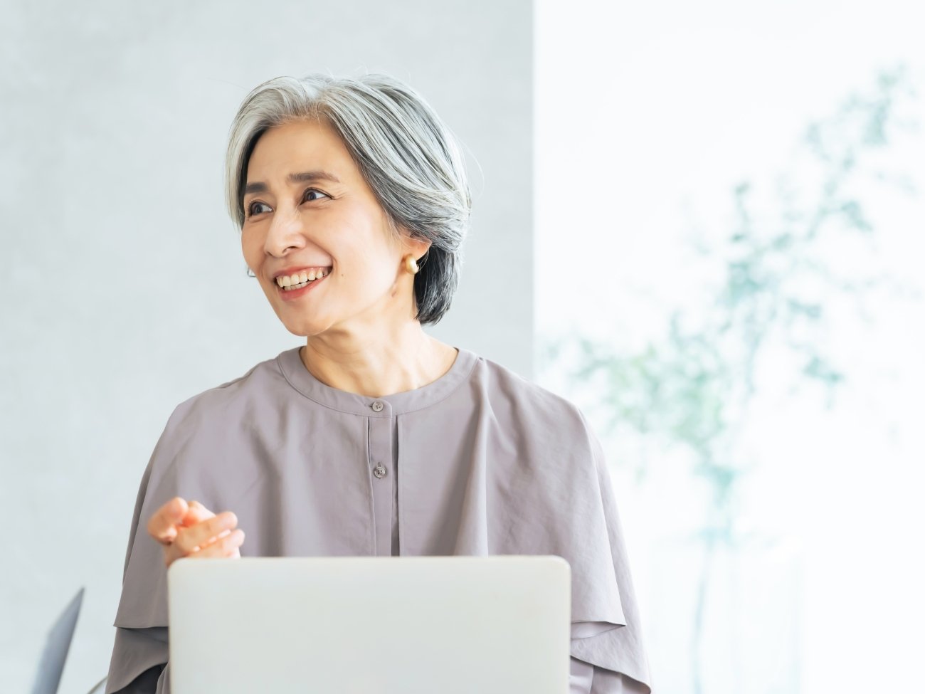 【定年後の仕事】65歳以上で「女性が多い職種」ランキング2位は「包装」。では1位は?