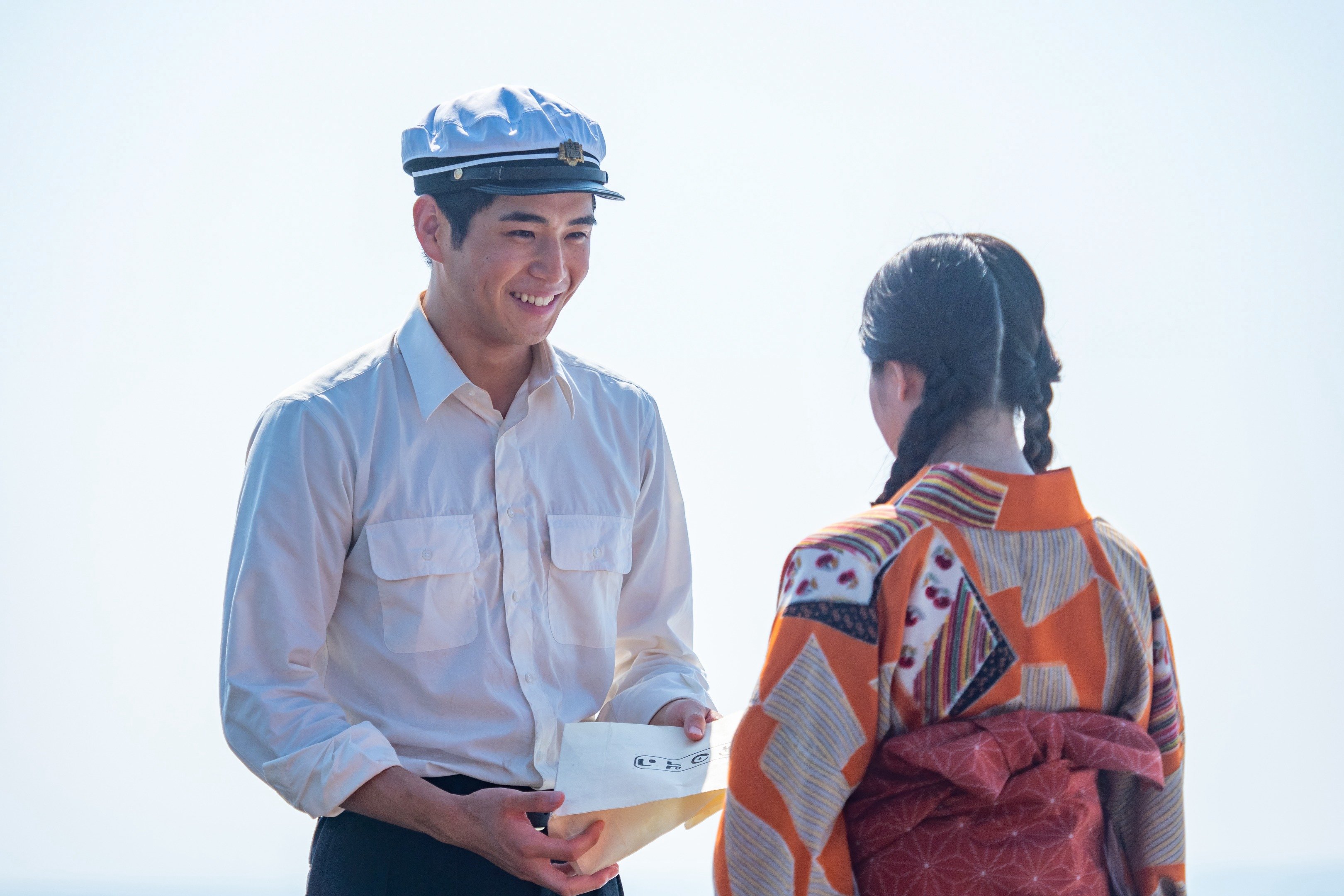 ラストに登場してぜんぶ持って行った“紫の女”は誰?「アンパンマン配色説」がネットで話題【あんぱん第14回レビュー】