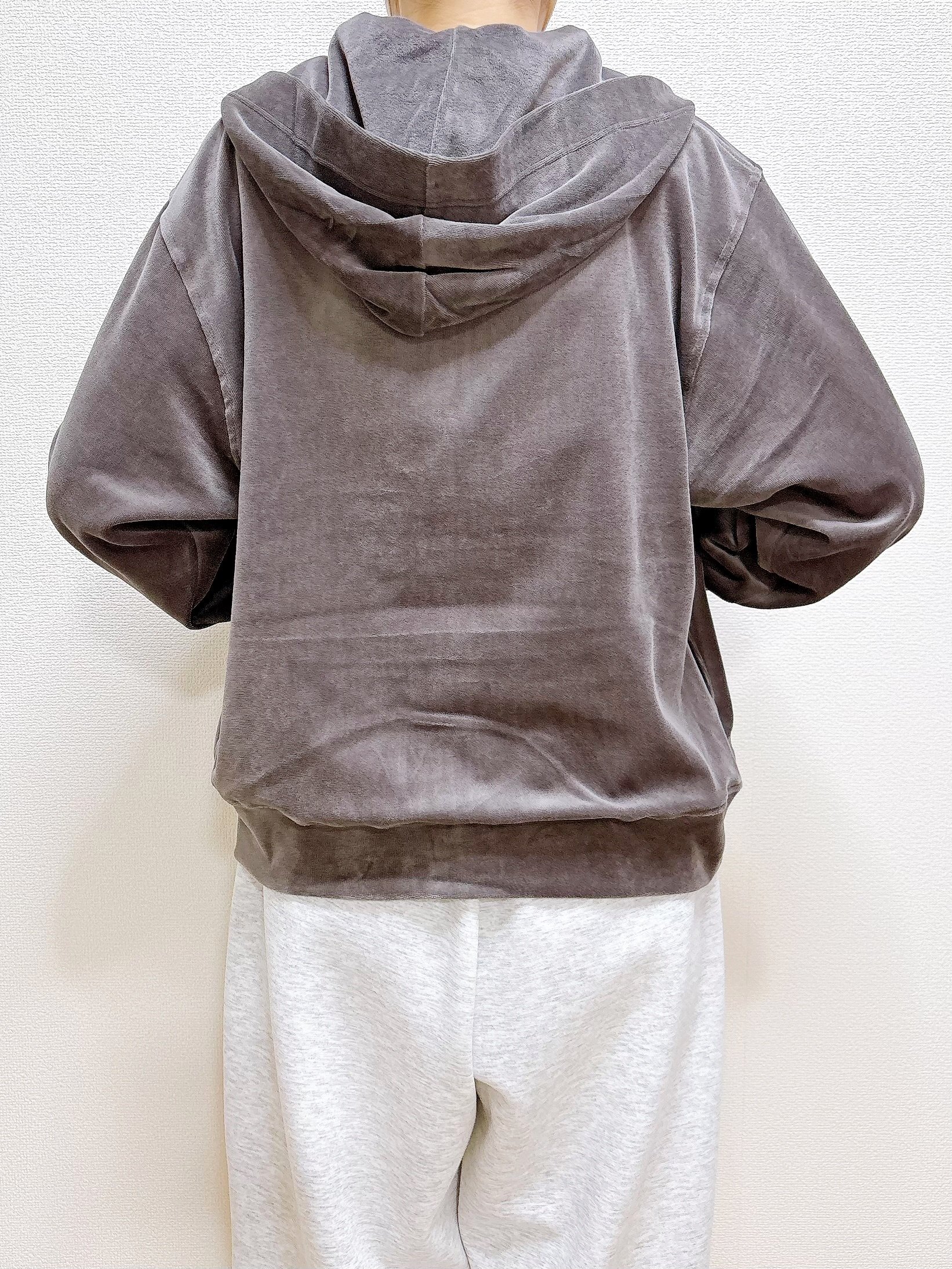 サッと羽織るだけで気持ちいい！無印良品の「ふんわりパーカー」家でも外でも手放せない！《購入レビュー》