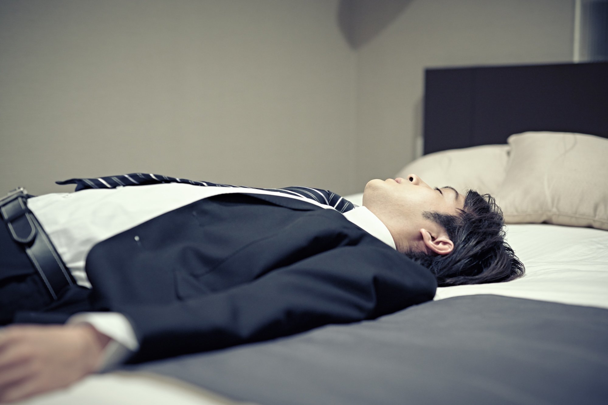 「35歳・年収300万円、土日はベッドで時間を溶かす」。そんな人生を変えた、たった一言とは？