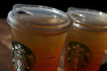 スタバ、ストロー不要のふた導入 北米6都市で