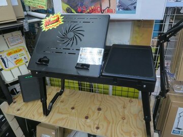 座椅子スタイルで快適にテレワークできるノートPC用多機能ローデスク