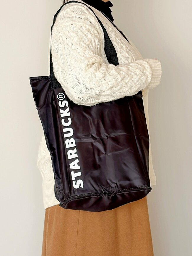 2Lのペットボトルが4本入る!ダイソー姉妹店の「大容量バッグ」色違いも欲しくなる優秀さです!