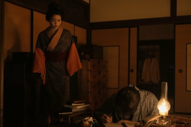 司之介(岡部たかし)の尾行をかわし…高石あかり(トキ)が「アクション仕込み」の身体能力を見せた〈ばけばけ第33回〉