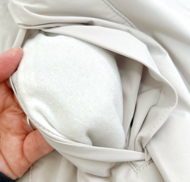 「ありがとー！ワークマン！！」“着る断熱アウター”がマフラーいらずのあたたかさ！「真冬にこれ1枚あれば十分」「全くダウンのストレスがない」