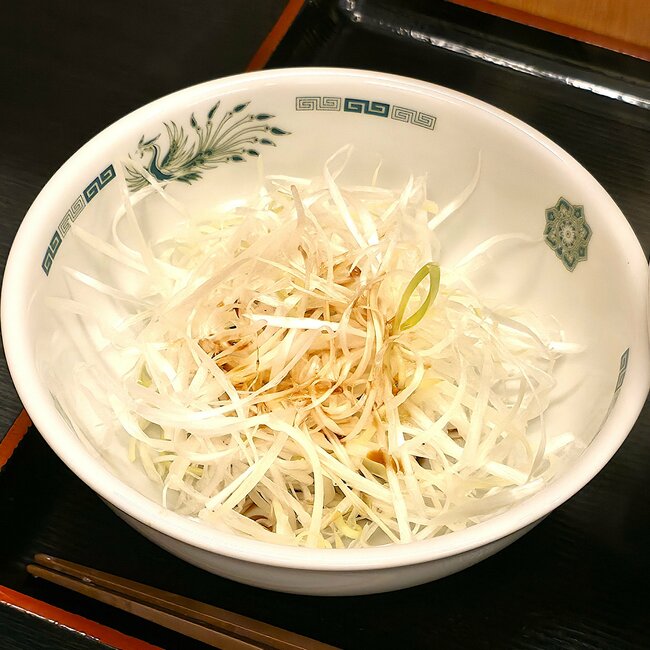 「めっちゃボリューミー」日高屋の“豪快すぎるメニュー”毎日食べたいくらい美味しい！「ついつい頼んでしまう」「野菜もネギもモリモリでうま！」《実食レビュー》