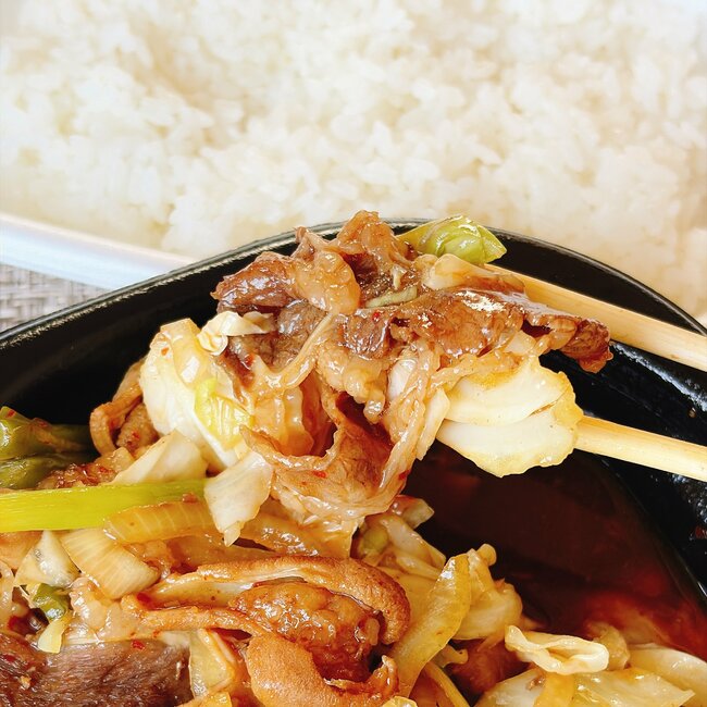 【ほっともっと】「ご飯が足りなくなる」ガッツリ感すごい“お肉マシマシ弁当”1100kcal超えでボリューム満点！「肉多くて幸せ」「米倍にしても余裕」《実食レビュー》