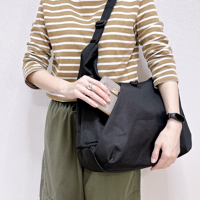 1泊分の荷物が入って優秀！無印良品の「疲れにくい大容量バッグ」ふっくらしたフォルムが可愛い！《購入レビュー》