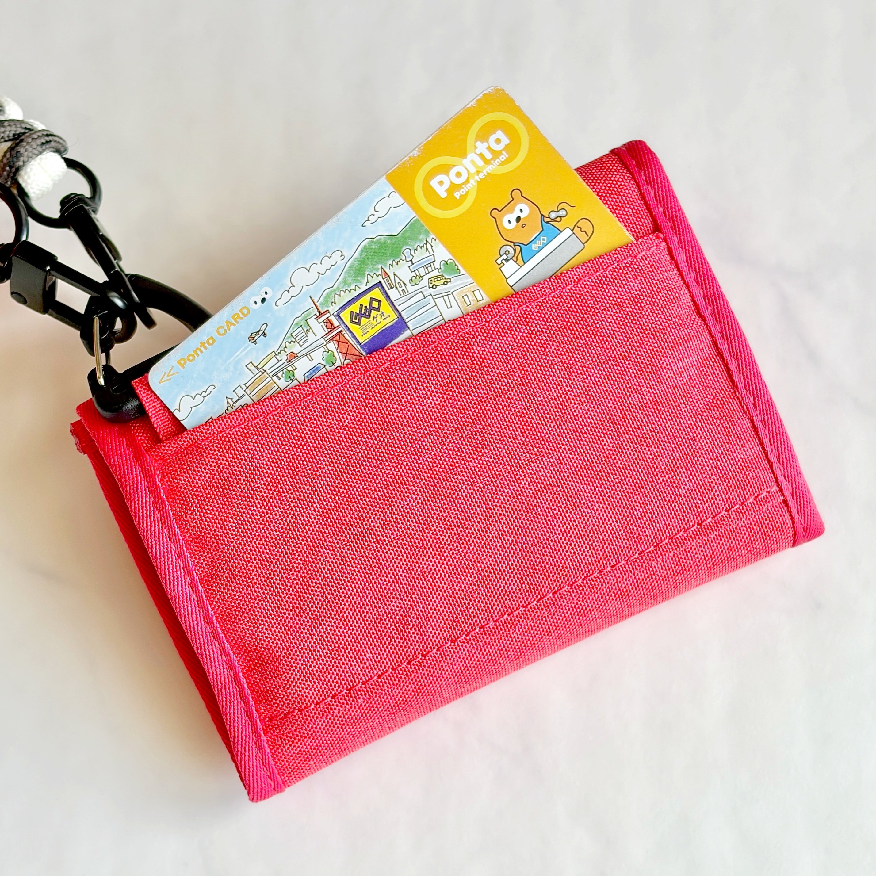 普通の財布に戻れないかも…！ニコアンドの「ナナメがけできるミニ財布」カギもカードも入って理想的すぎる！