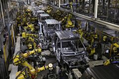 インドが目指す製造業大国、支える労働者は農業へ