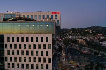 ネトフリ、コスト削減であの手この手　社員特典も制限