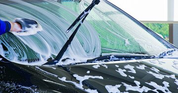クルマの整備を「面倒くさがる人」の末路とは?花粉汚れを放置、夏でもスタッドレスタイヤ…