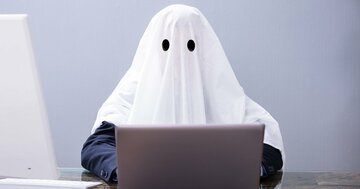 あなたの違和感は正しい。なぜ空気を読むほど「自分が消える」のか?