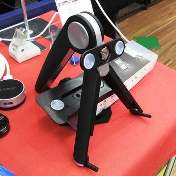 ノートPCにも使える「折りたたみマルチスタンド」が税抜1399円