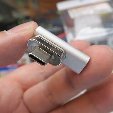 Type-CをMagsafe化できるL字コネクター