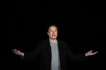 マスク氏、ツイッターに買収提案　非公開化目指す