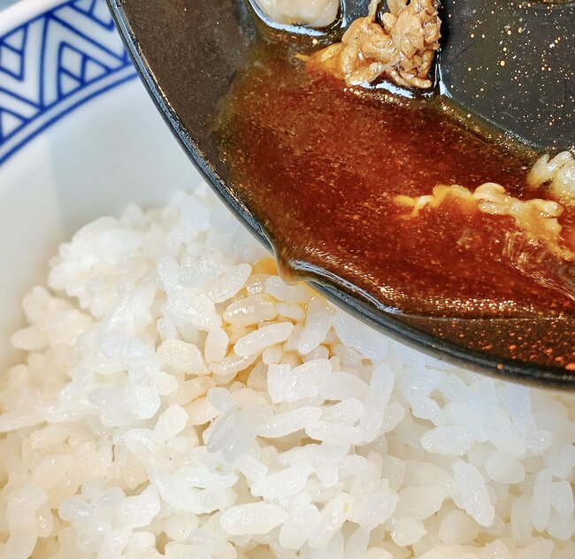 「肉多すぎてワロタ」「お腹ぱんぱん」吉野家の“よくばりすぎるメニュー”ご飯おかわり自由なのが嬉しい!「とんでもなく美味しかった」《実食レビュー》