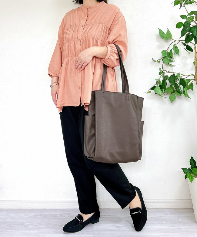 【ワークマン】華やかで大人かわいい!2300円の「着痩せトップス」お尻をまるっと隠せて、体型カバーもばっちり!