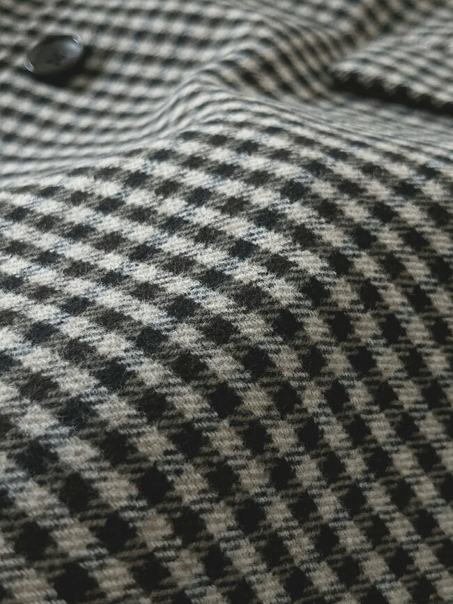 「着回し力が本当に高い」「控えめに言って最高」GUの“2990円アウター”がレトロ感たっぷりでおしゃれ!「色味が絶妙で何色とでも合わせやすい」