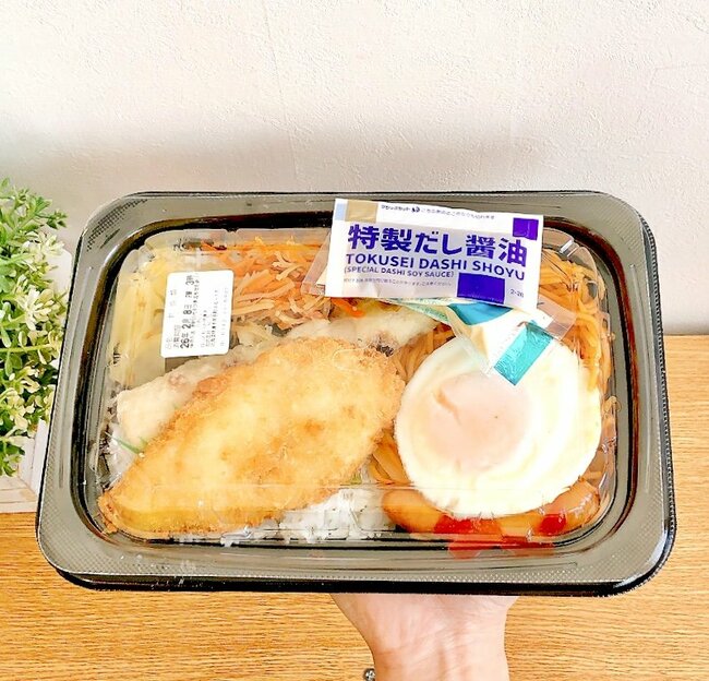 「バカの弁当」「頭わるい」ほっともっとの“1200kcal超え弁当”おかずぎっしりでお腹パンパン！「これでいいんだよ感スゴい」