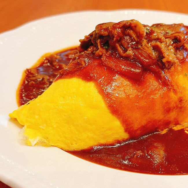 「お腹いっぱいになりすぎた」「ボリュームたっぷり」ロイヤルホストの“平日限定ランチ”最後のひと口まで絶品でした！「期待を超える美味しさ」