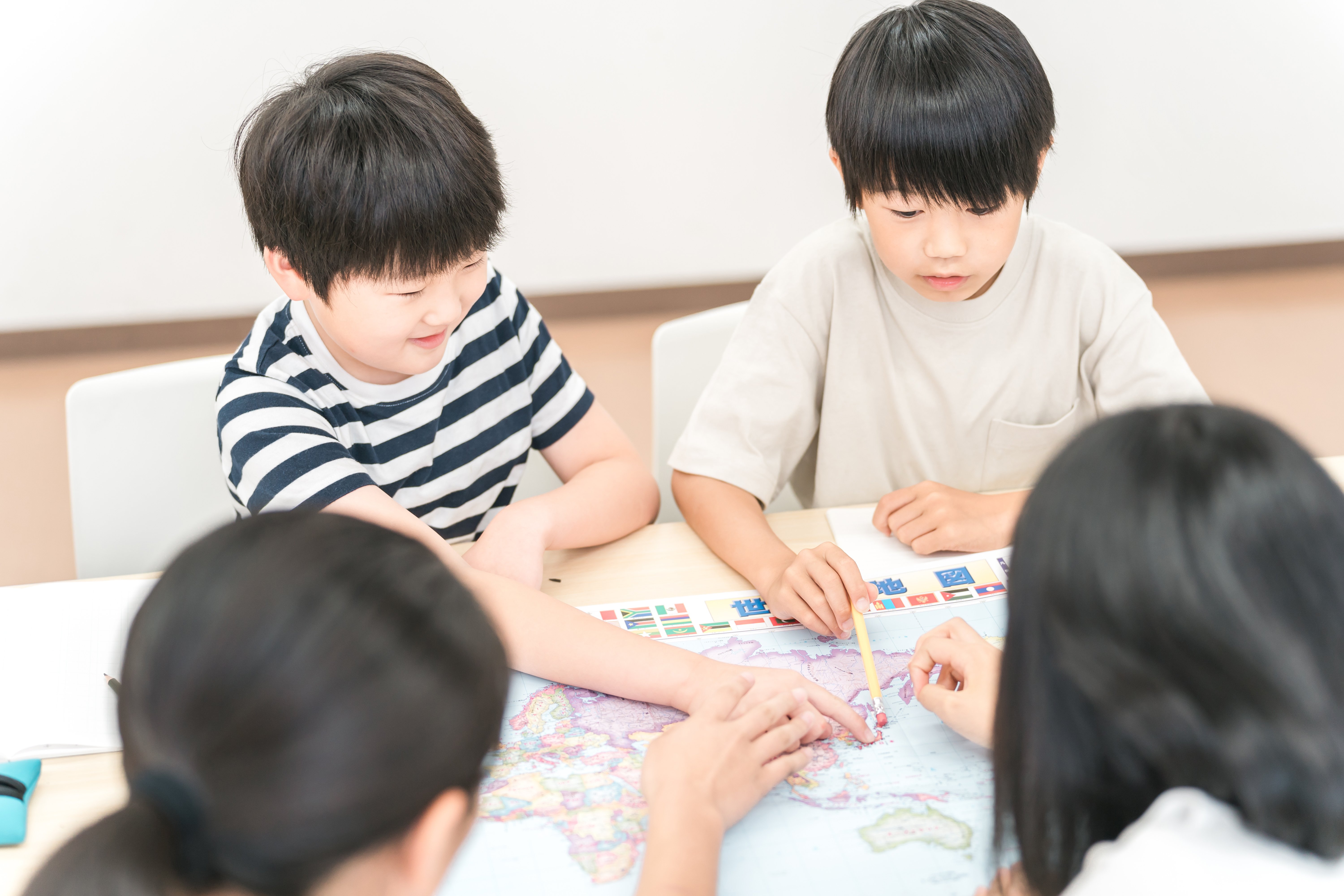 友達と「チーム」を組んで勉強すると、教わる側の子は成績が上がる。では教える側は?