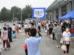 コロナ封じと経済、中国の「一人勝ち」は続くか