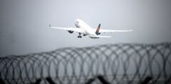 「空の旅」復活の兆し、ただし格安旅行だけ