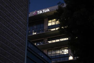 TikTok禁止、バイデン氏にはもろ刃の剣