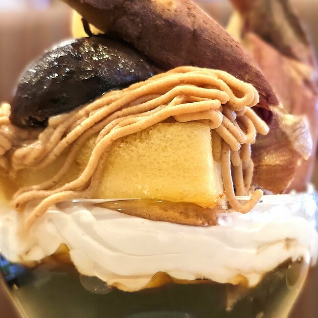 見た目のインパクトが強すぎる！ガストの“欲張りスイーツ”ボリューム感がすごいんです！