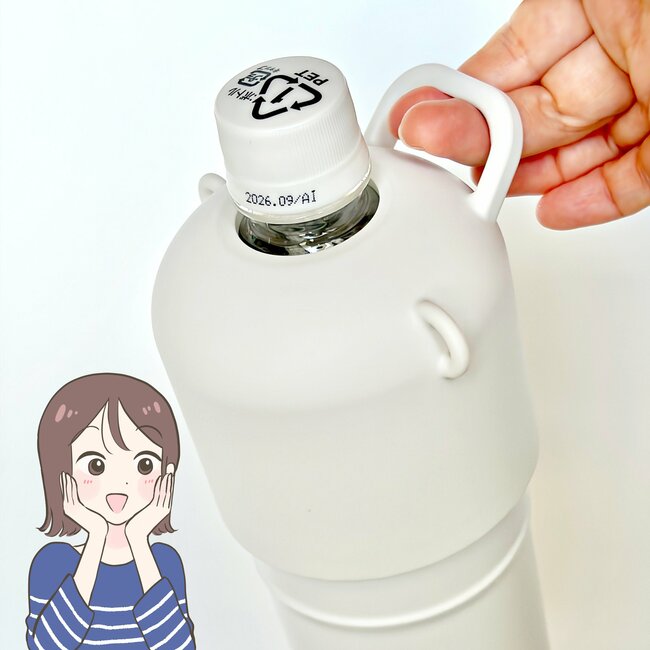 8時間経っても飲み物が冷たい…！ニトリの“手ぶらで持てるペットボトルホルダー”が優秀すぎる！「1日中冷たいまま飲むことができました」「長時間ひんやり続くのでいい！」