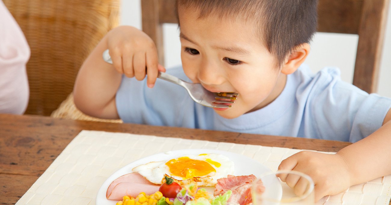 【小児科医が教える】「朝にタンパク質を食べる子、食べない子」。性格に出る違いとは?