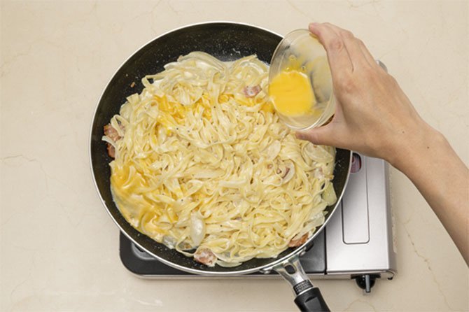 【裏ワザ料理】ねっとり美味しい! 濃厚カルボナーラの作り方